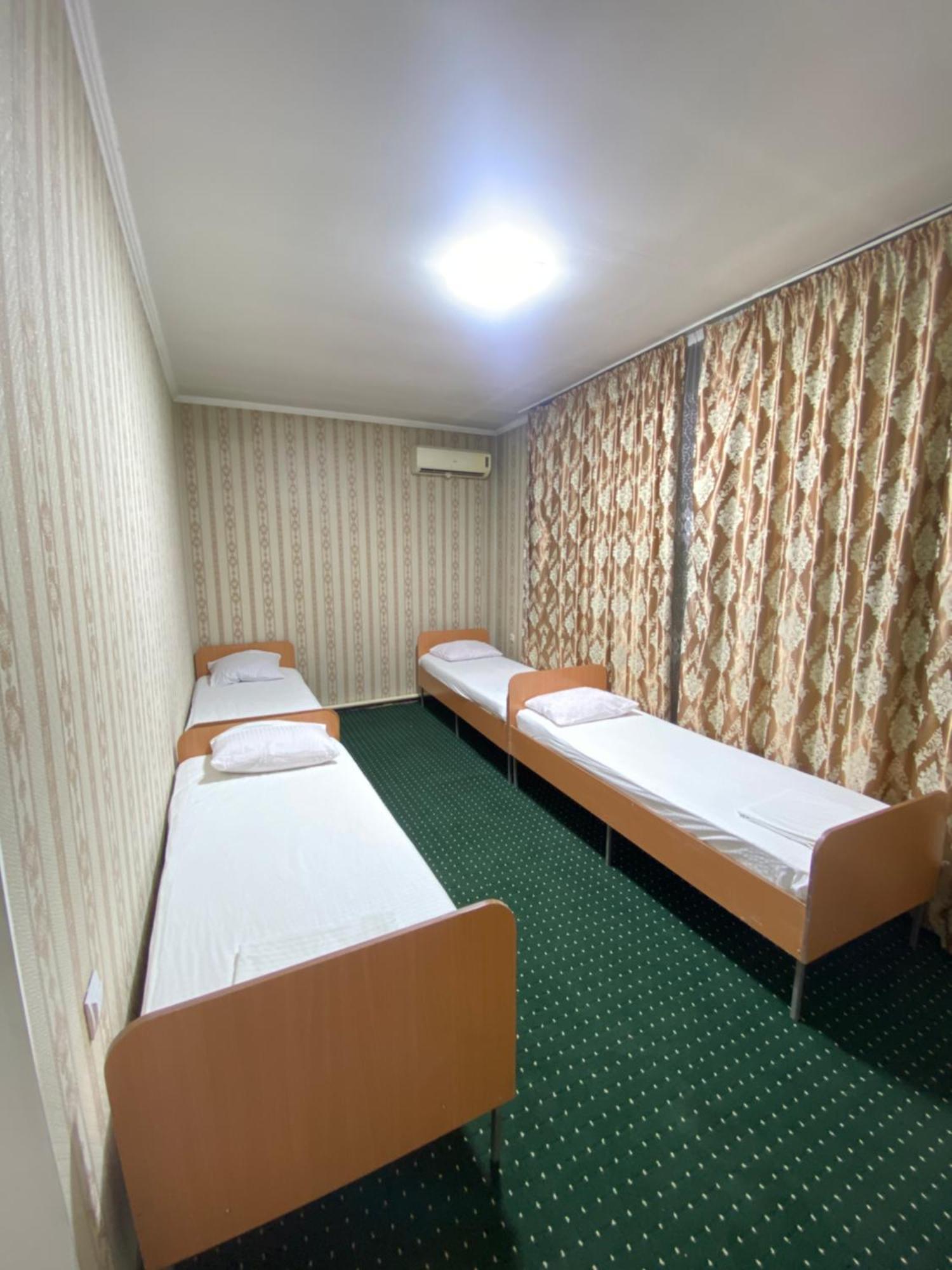 Vista 1 Hotel Turkistan Bagian luar foto