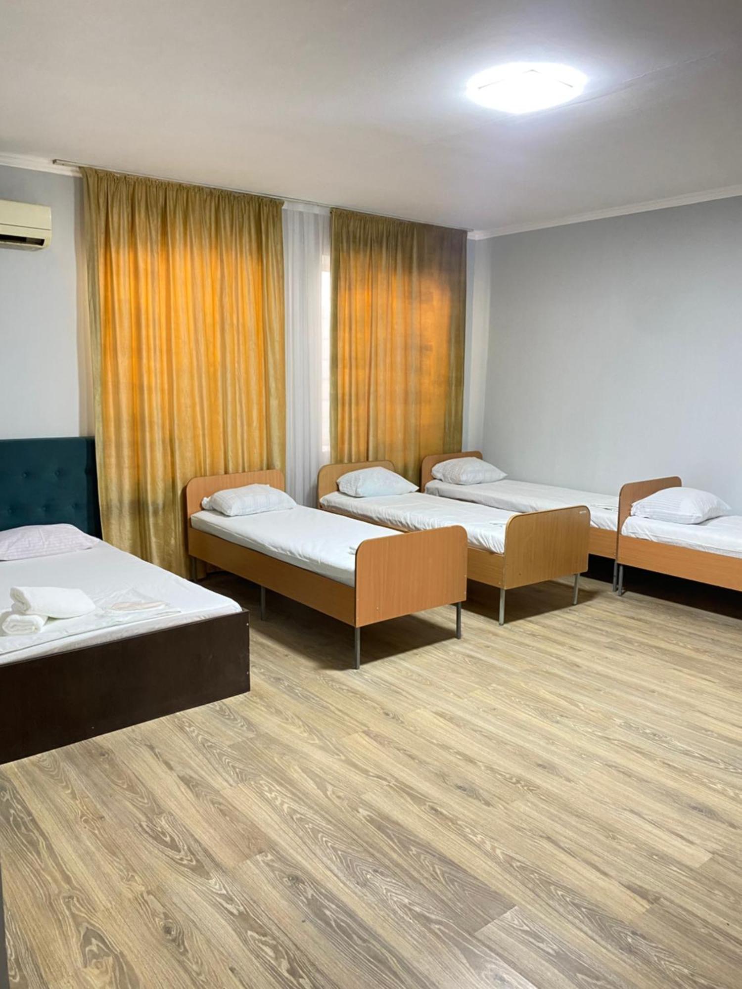 Vista 1 Hotel Turkistan Bagian luar foto